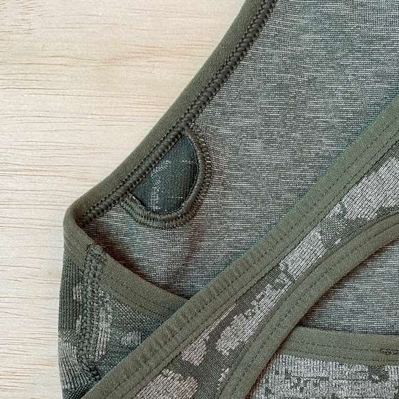 Gymshark Camo Sports Bra - Picture 6 of 12